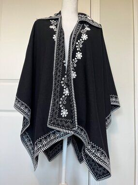 Embroidered Poncho Floral Geometric Patterns Open Front Lightweight Black White